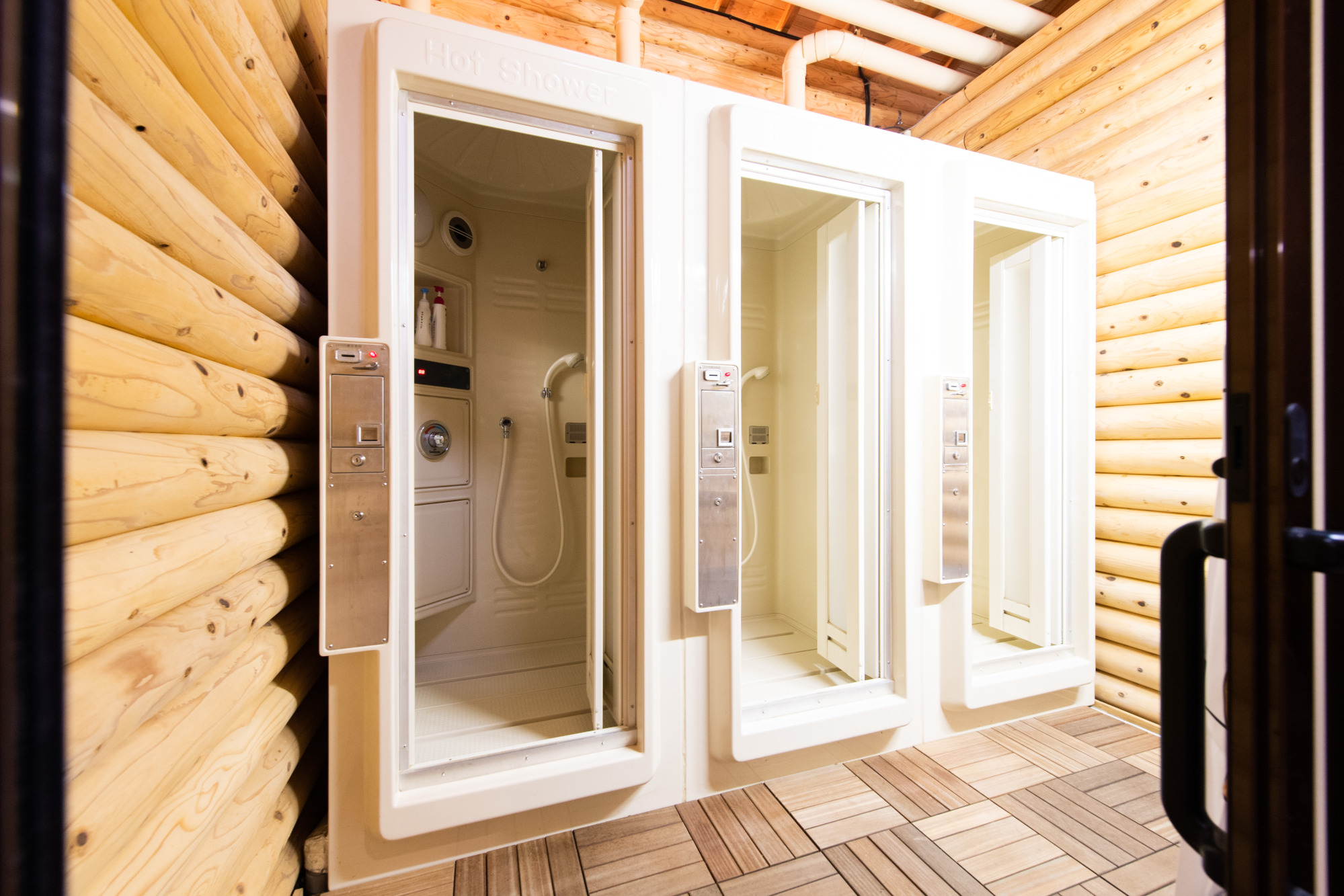 コインシャワー
高原の涼しいキャンプ場ですが、アクティビティで汗をかいたとしても、敷地内にシャワーがあるので快適です。