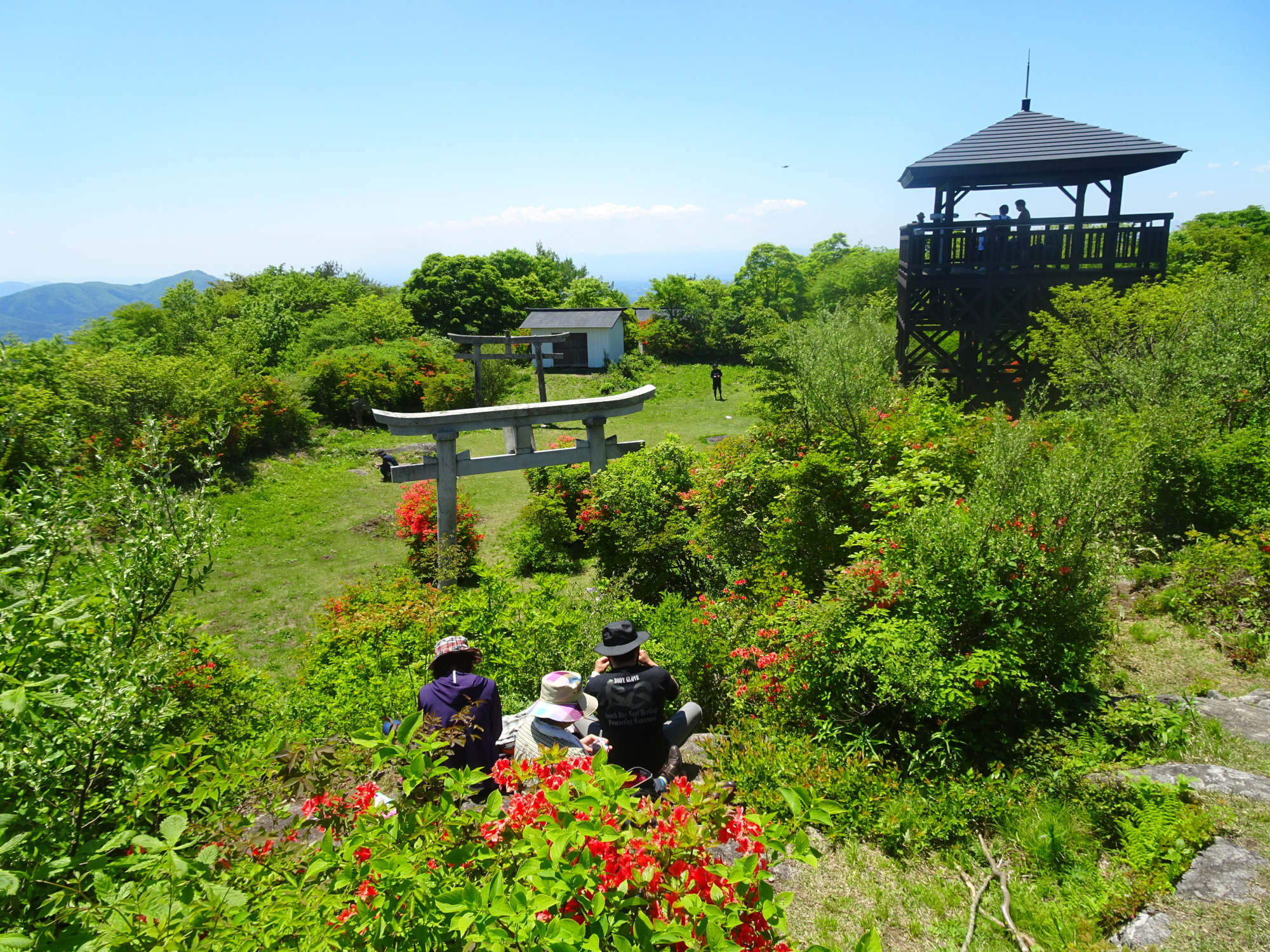 日山の山頂には3つの神社があります